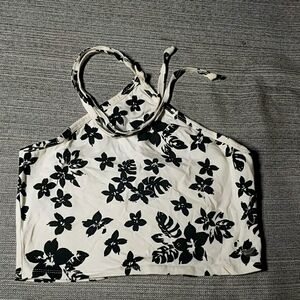 Small Around The Neck Crop Top